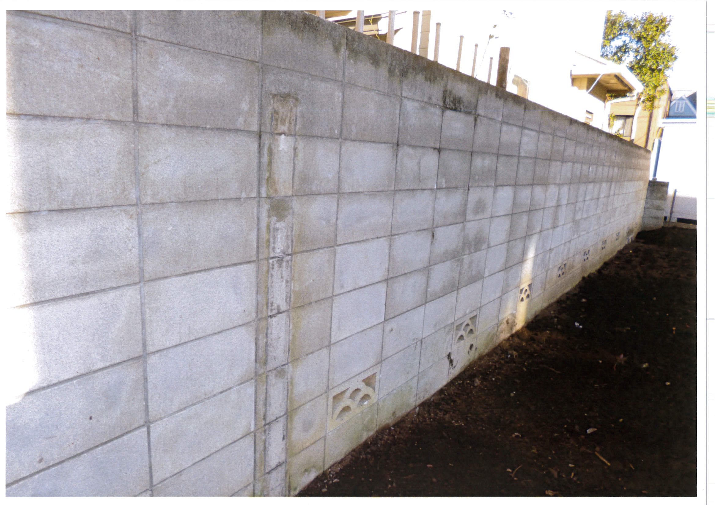 古いブロック塀