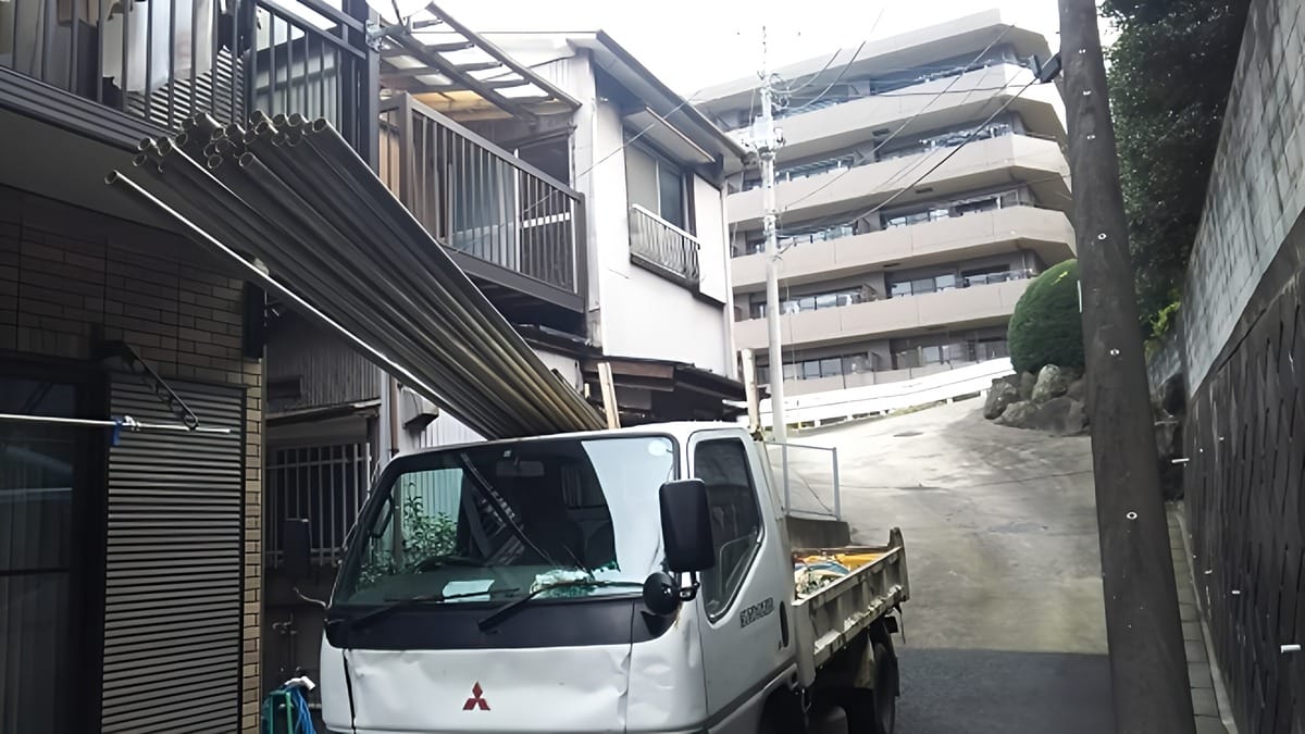 実際の解体工事過程（工事開始前の様子）