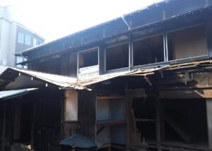 横浜市で100坪越え建物の解体事例（木造2階建て住宅120坪）のアイキャッチ