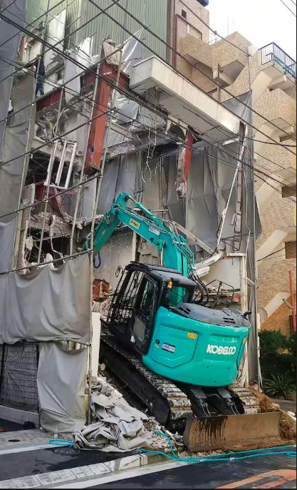 危険な解体工事現場