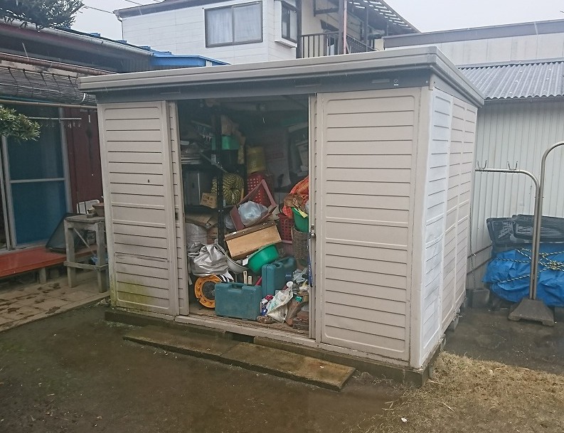 残置物の多い物置