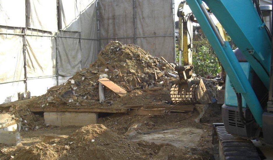 解体工事中の様子