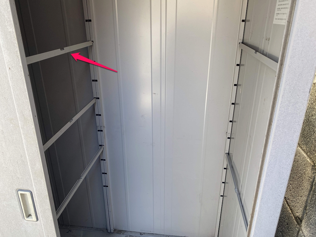 物置内を空にする