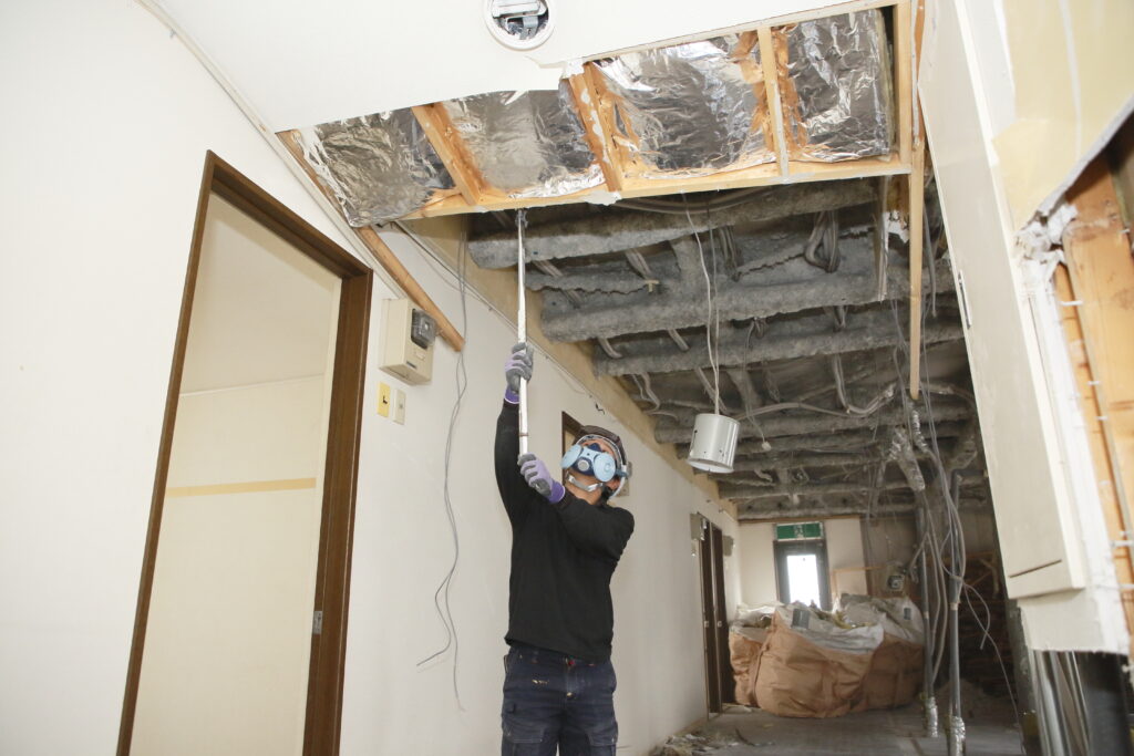 内装解体の様子