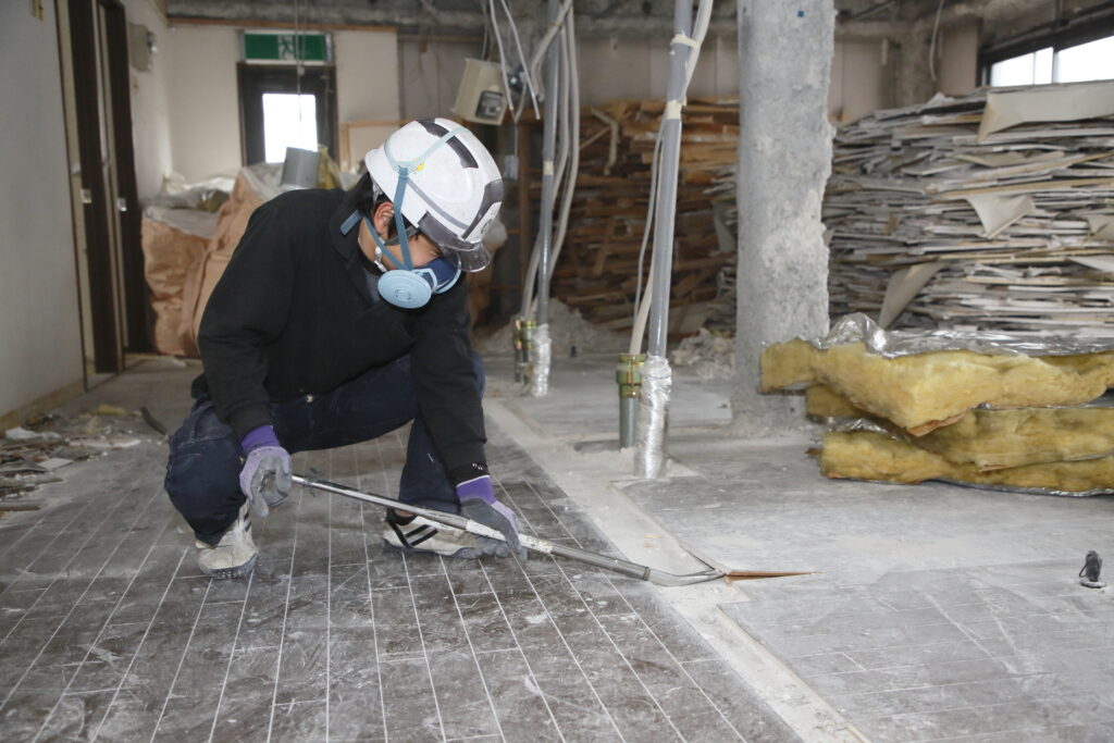 内装解体の様子