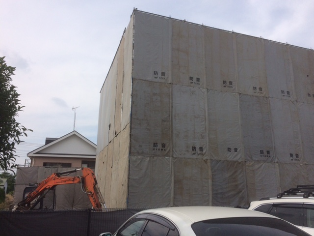 隙間なく張られている養生シート