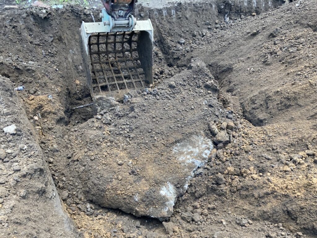 地中から出てきたコンクリートガラ