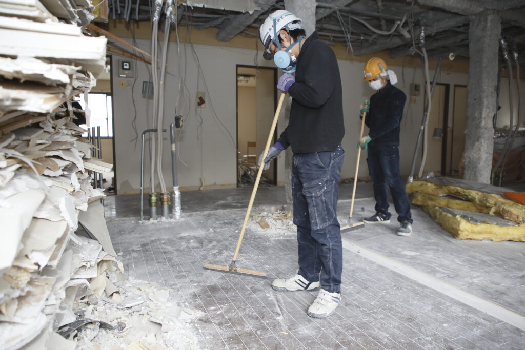 マンション内装解体の様子