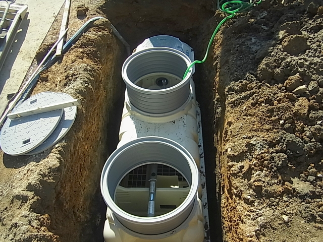 FRP製浄化槽写真