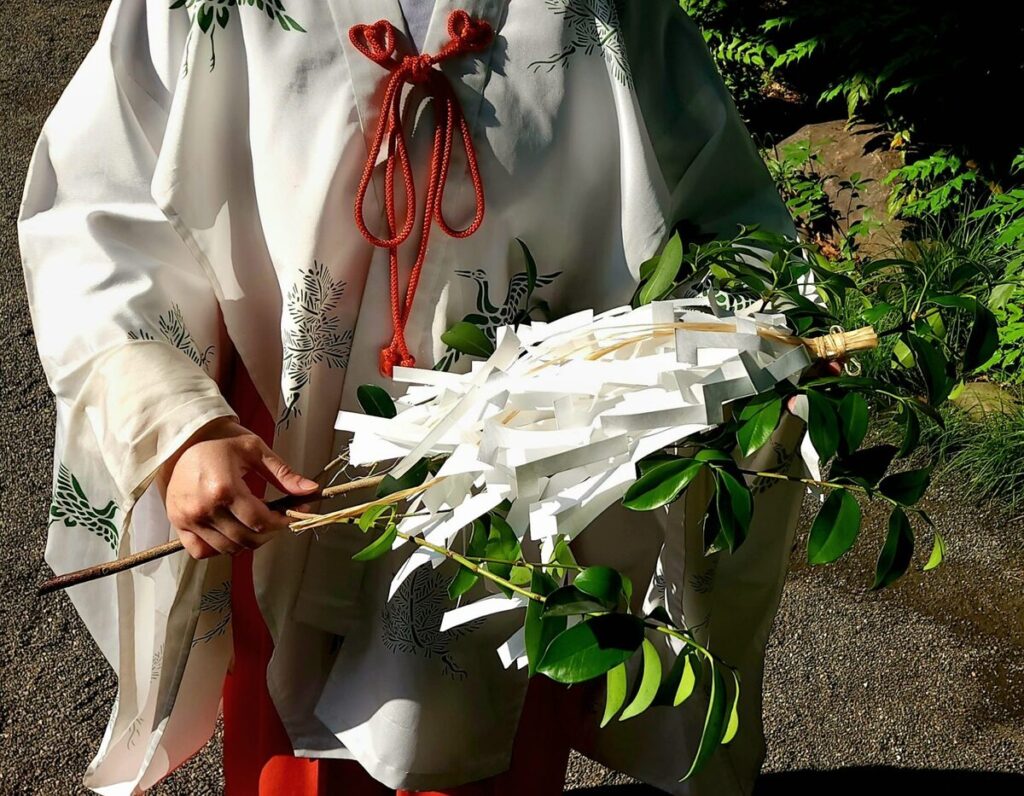 榊（さかき）で作られた大幣（おおぬさ）のイメージ画像