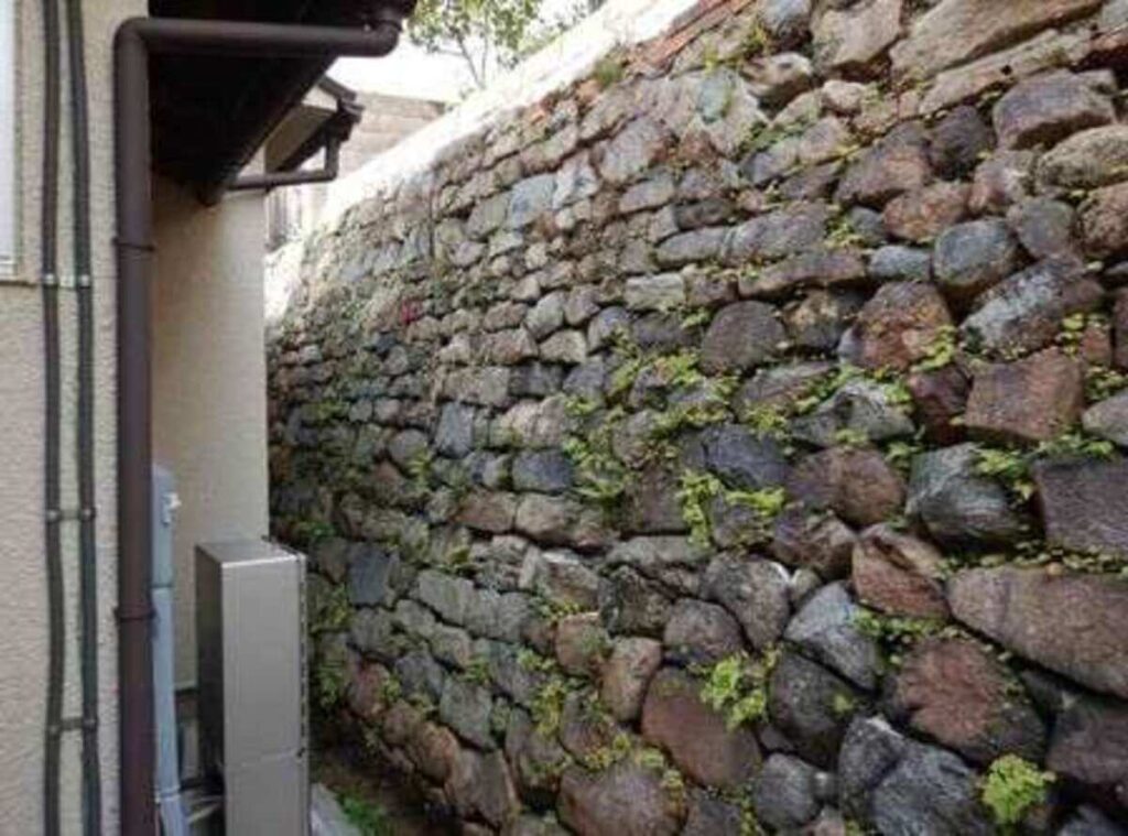 空石積み擁壁の画像