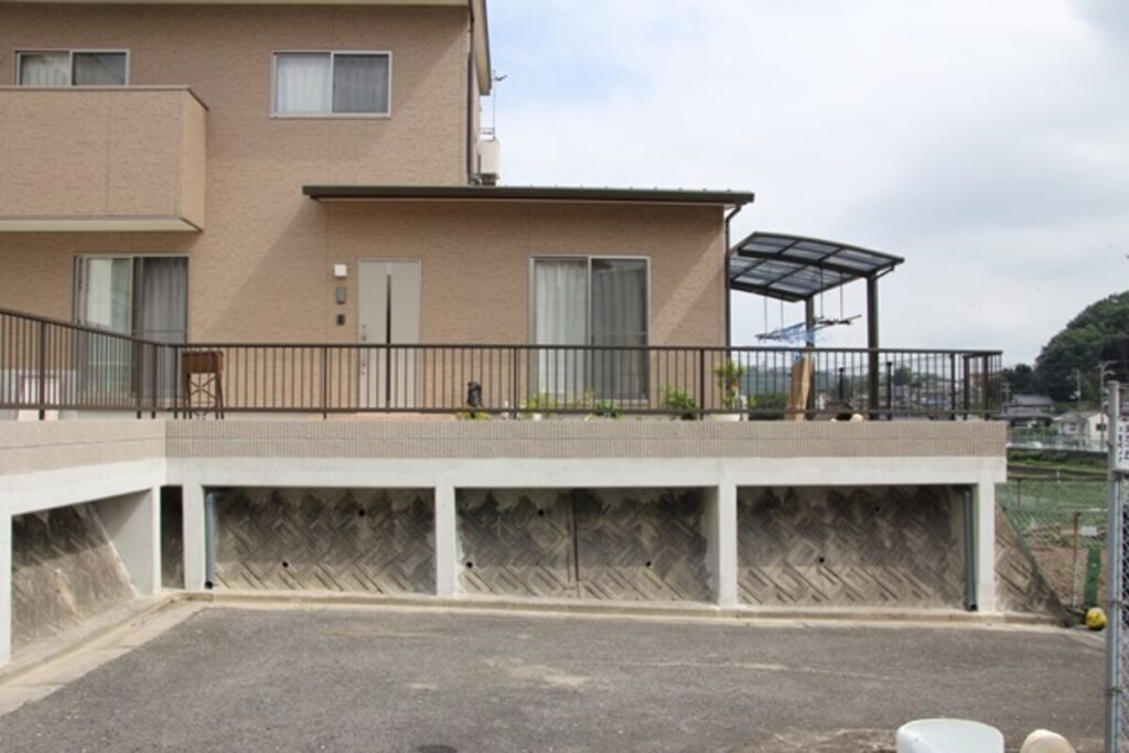 張出し床版付擁壁の画像