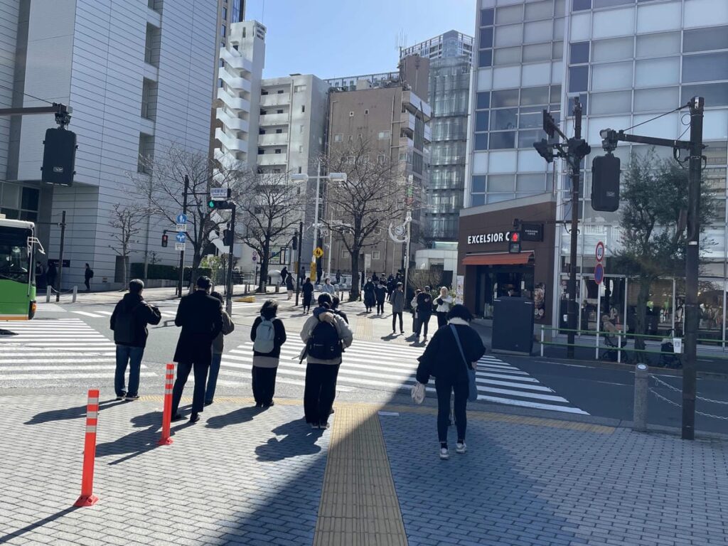 JR田町駅前 横断歩道