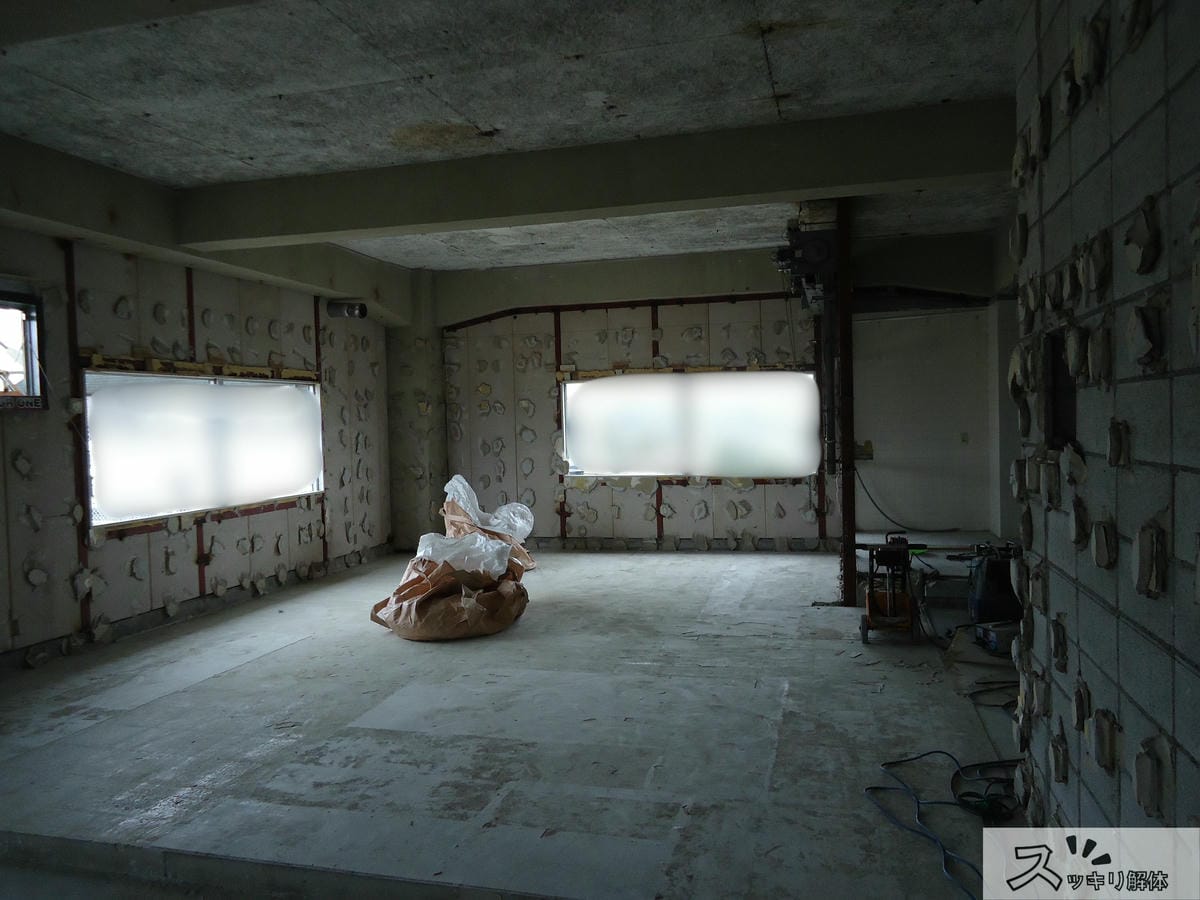 オフィス退去に伴うスケルトン解体現場